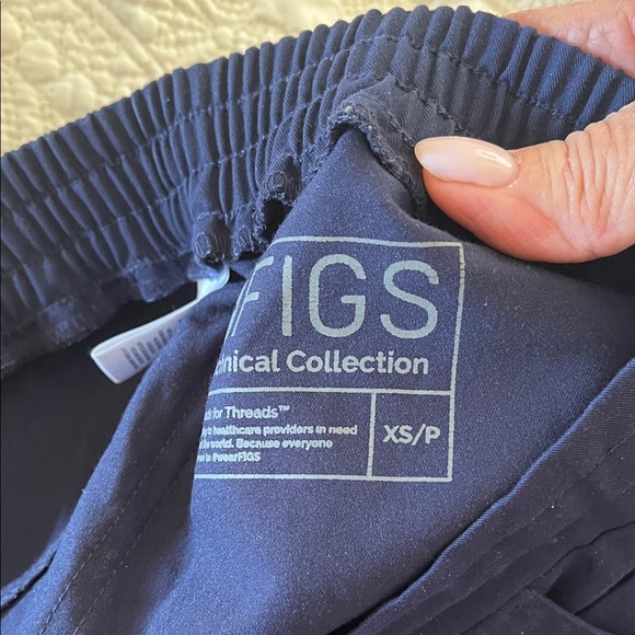 Figs Women’s Cargo Scrub Pants Size XS Navy Gently used - Picture 5 of 7